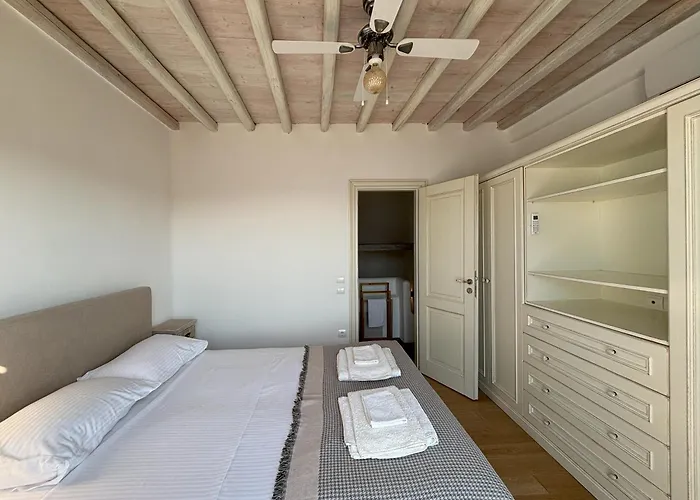 Almyra Yellow بيت للعطل *