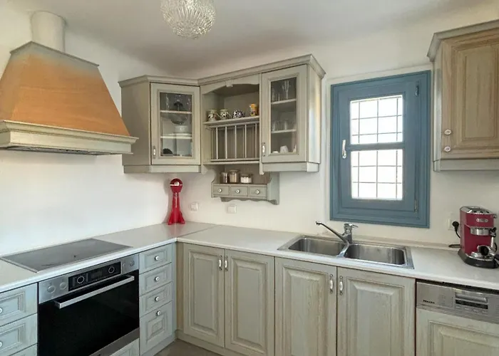 Almyra Yellow بيت للعطل *