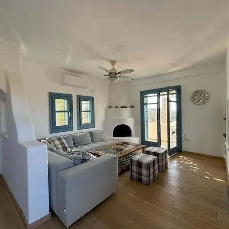 Almyra Yellow Holiday home Kythnos