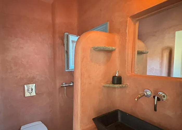 Almyra Yellow Semesterbostad *