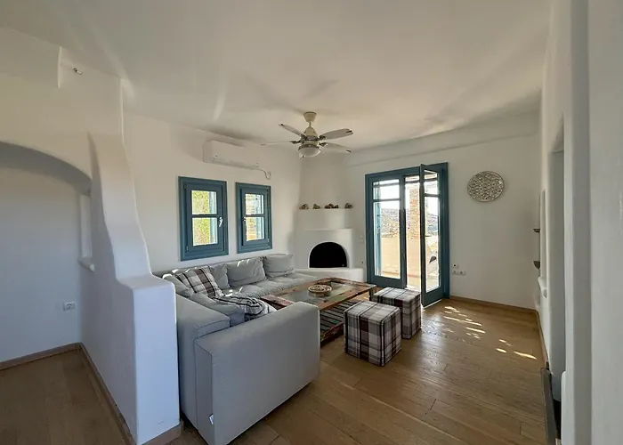 Almyra Yellow Semesterbostad Kithnos