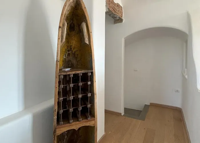 Semesterbostad Almyra Yellow *